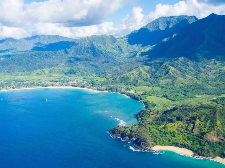 Hanalei Bay in the Hawaiian island of Kauai is a beautiful place to elope