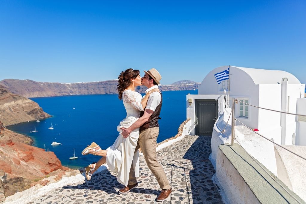 A couple kissing in Santorini for their elopement.
