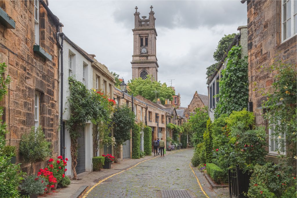 Take a stroll down the cobble stones of Circus Lane in Edinburgh during your Scotland elopement 