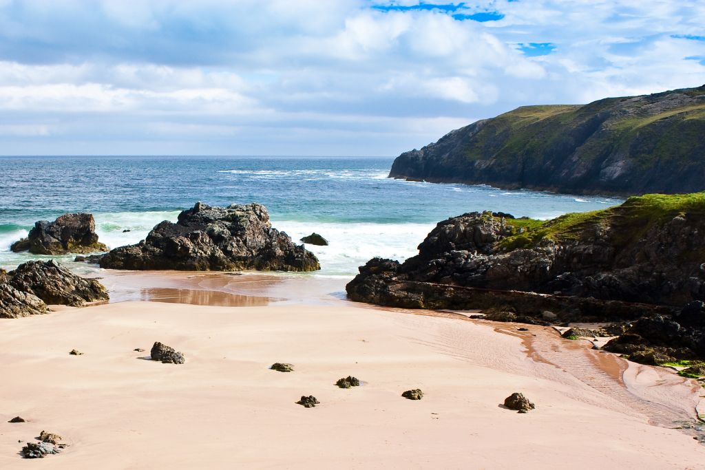 Plan your elopement on one of the most beautiful beaches in Scotland 