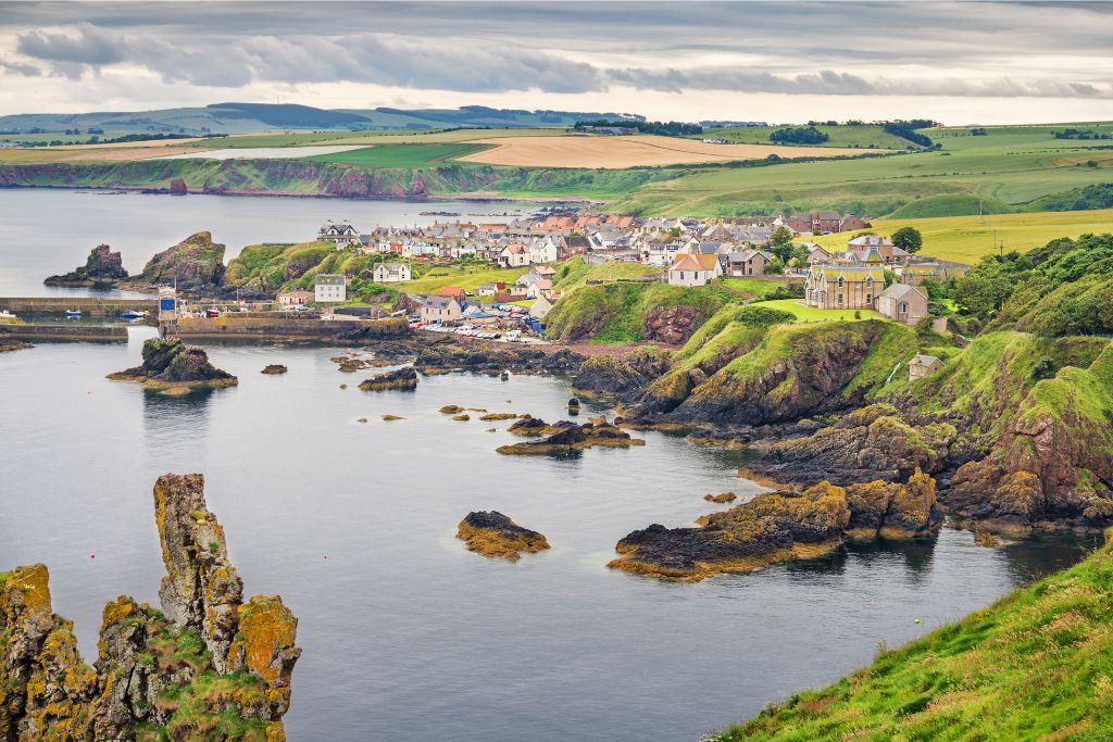 Plan your Scotland elopement on the dramatic cliffs of St. Abbs
